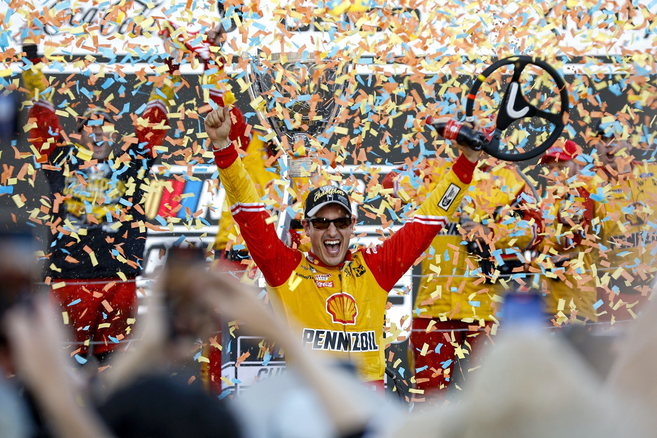 Nascar: Logano domina la gara e vince il secondo titolo