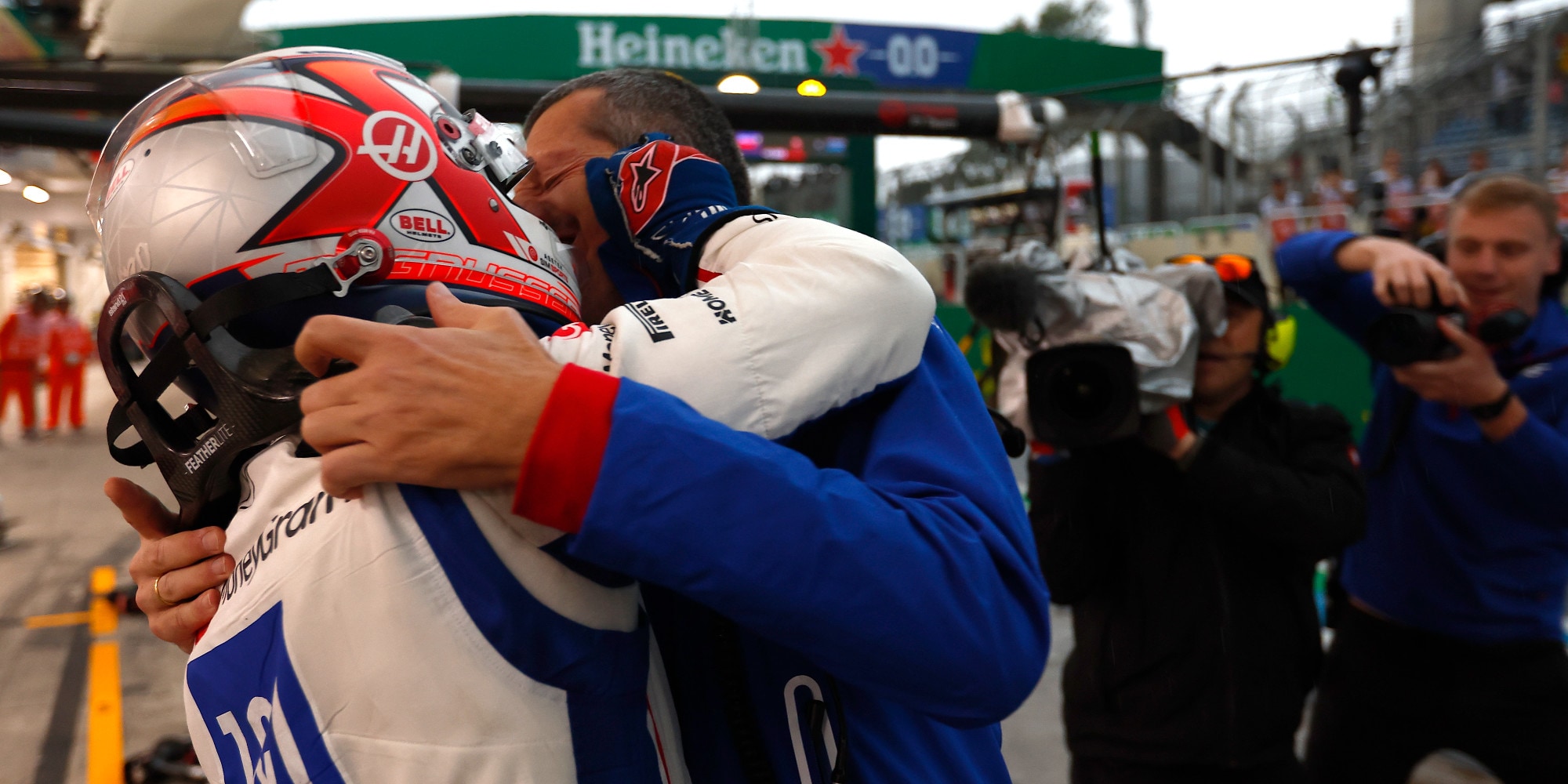 Highlights qualifiche GP Brasile: la pioggia regala un sogno a Magnussen! VIDEO