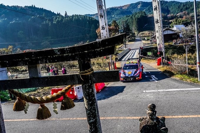 WRC, Neuville in testa in Giappone dopo la seconda tappa