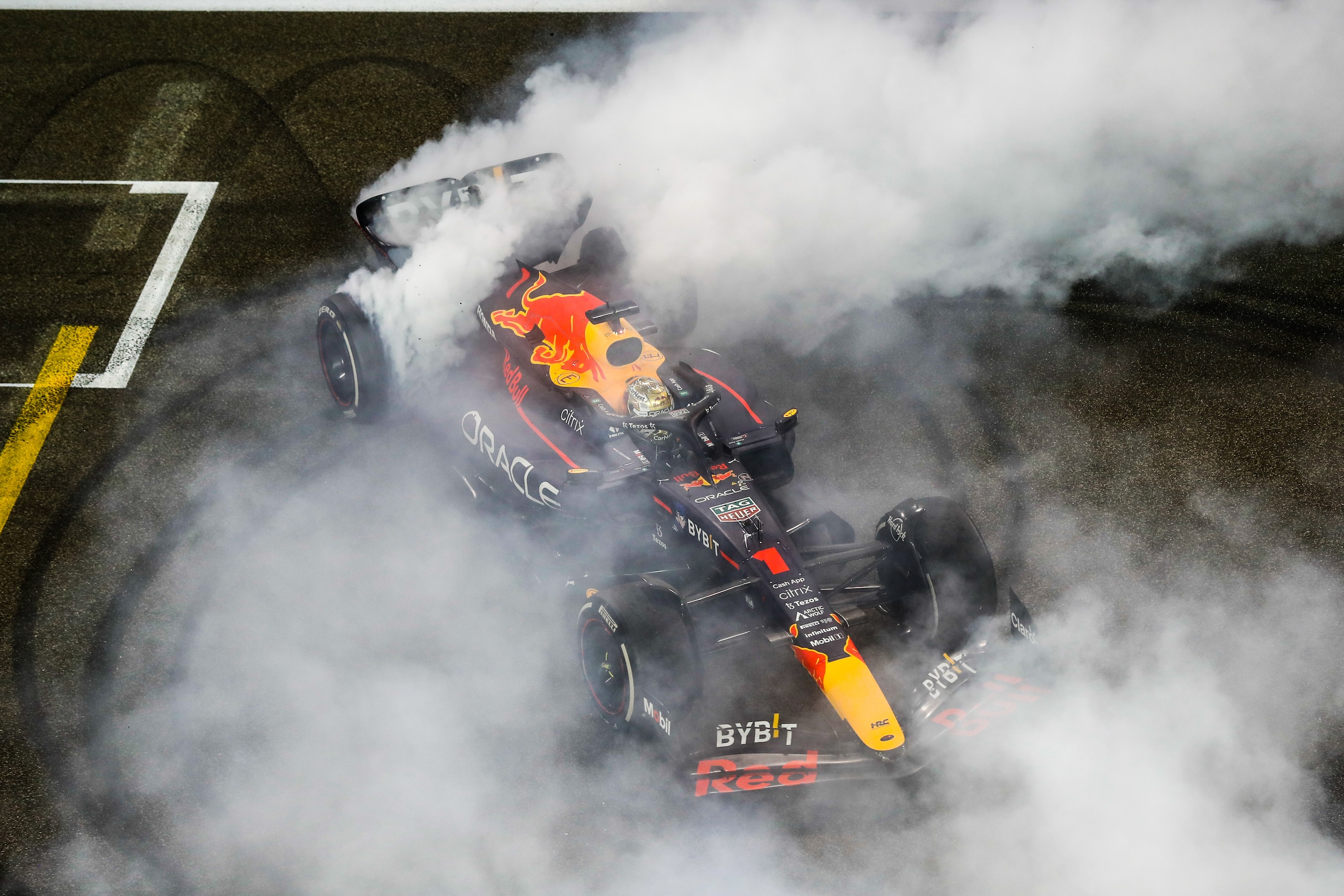 Vettel show ad Abu Dhabi con Verstappen, Leclerc e Perez