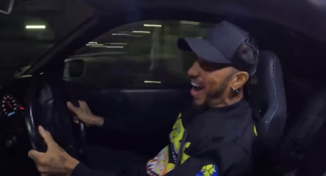 Hamilton nei guai: il drift con la Nissan Skyline potrebbe costargli caro