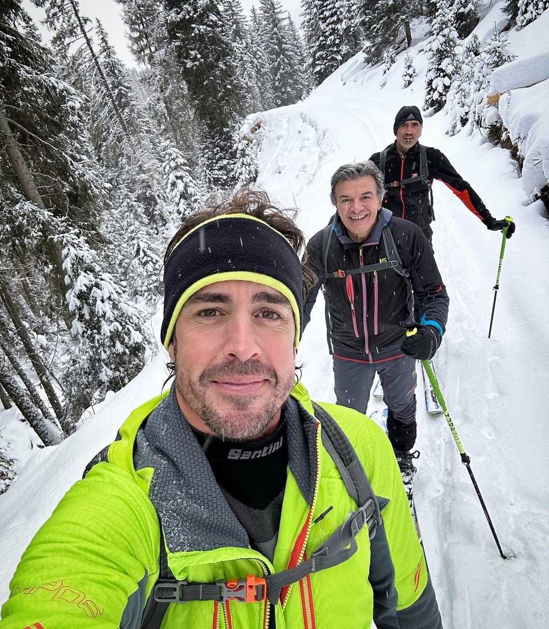 Alonso a scuola di sci: chi va piano va... sano e lontano sulla neve!