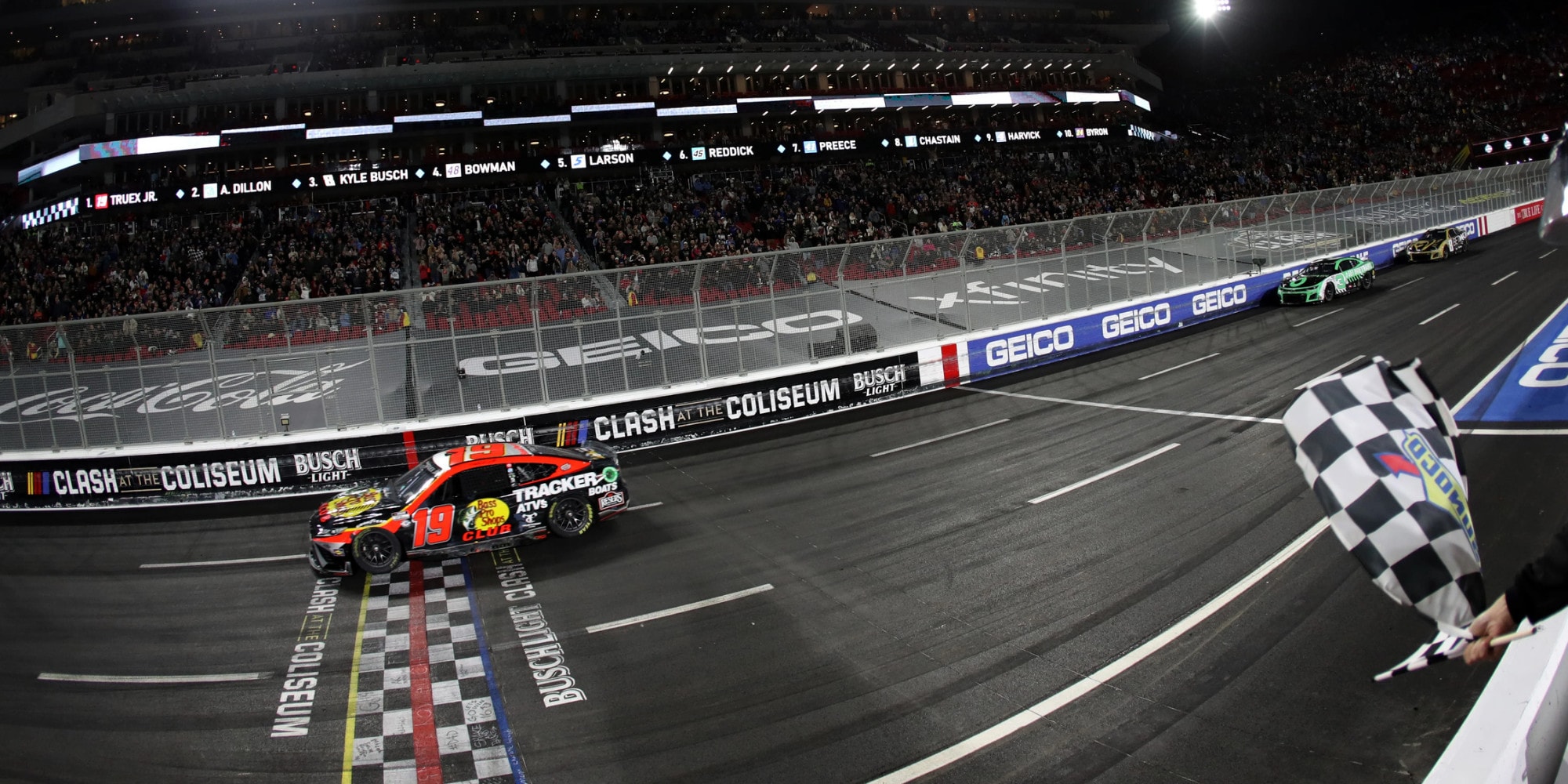 Nascar: Martin Truex Jr. apre la stagione 2023