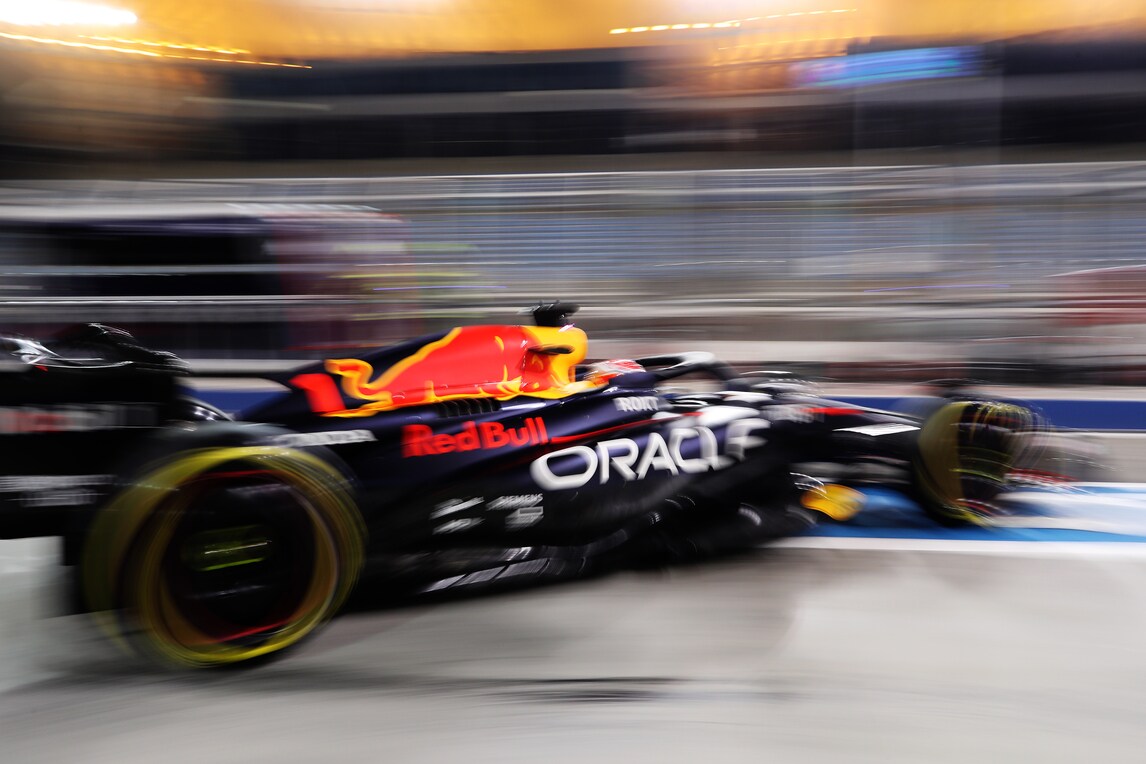 Test Bahrain 2023, day-2: lampo di Zhou, Ferrari migliora il bilanciamento