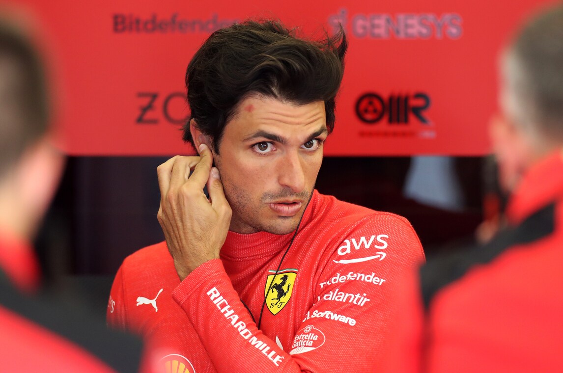 Sainz: "Non siamo contenti, a Jeddah per tornare sul podio"