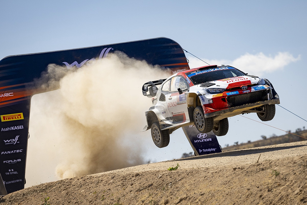 WRC, Ogier vola verso la vittoria del Rally del Messico