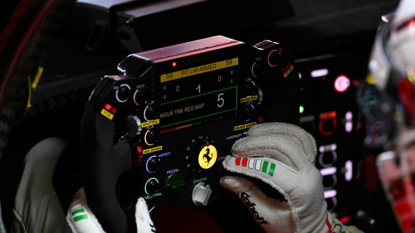 Ferrari 499P, come è fatto il volante dell'hypercar del Cavallino