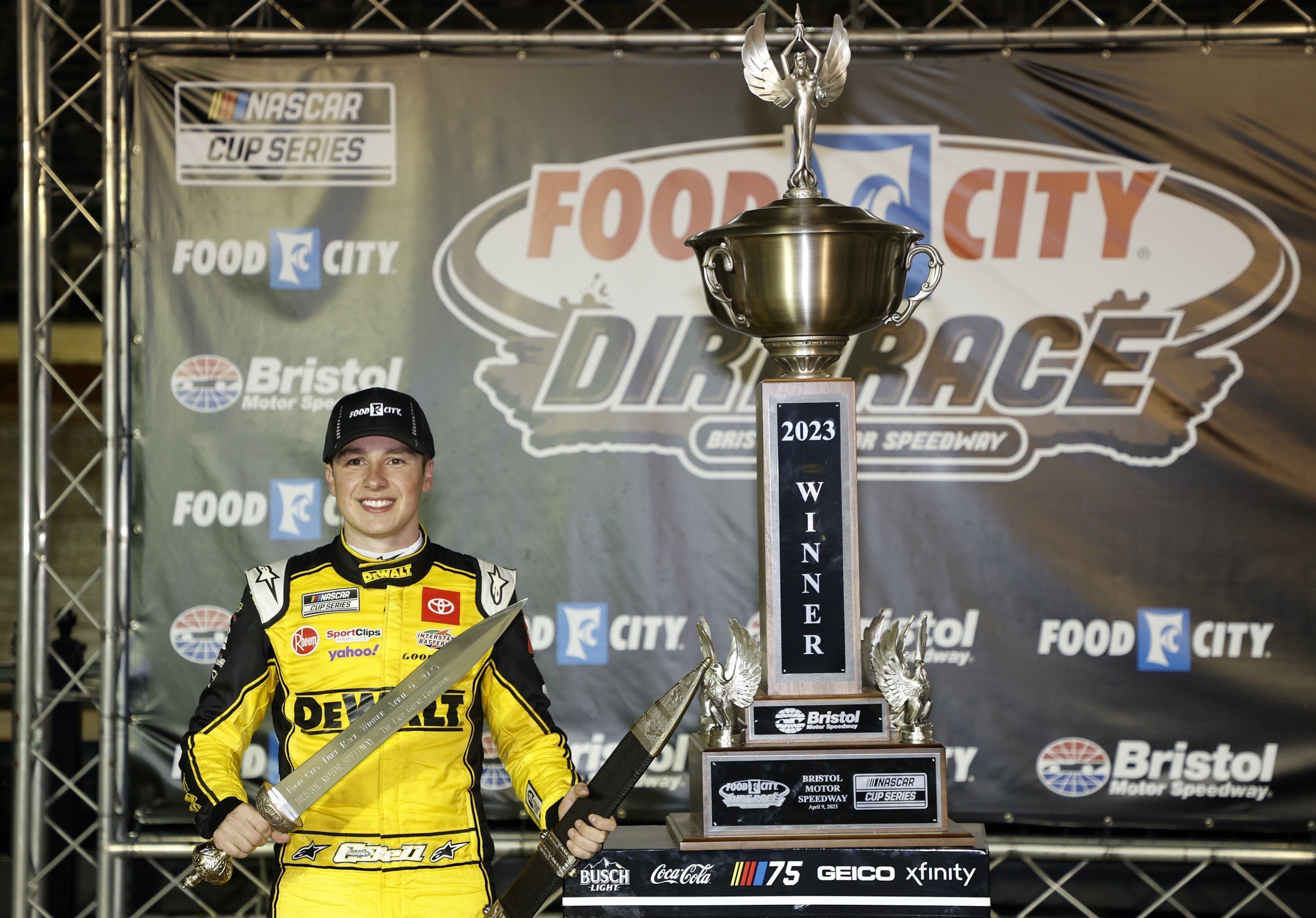 Nascar: Bell trionfa sullo sterrato di Bristol