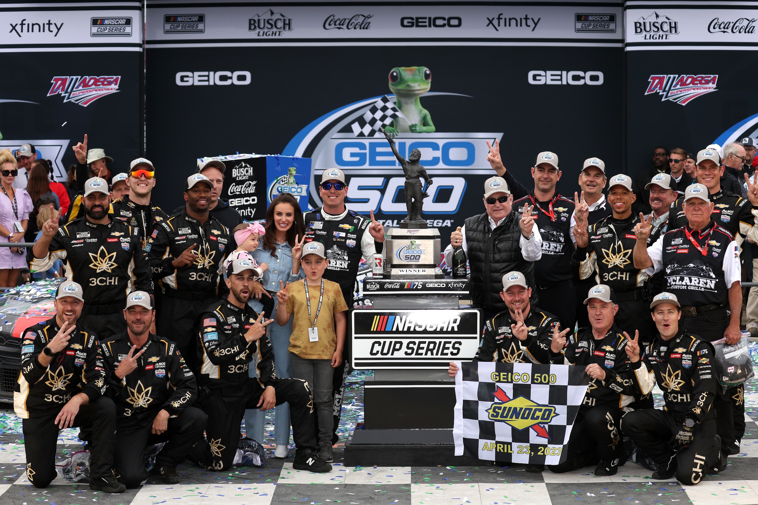 Nascar: Kyle Busch vince ancora a Talladega