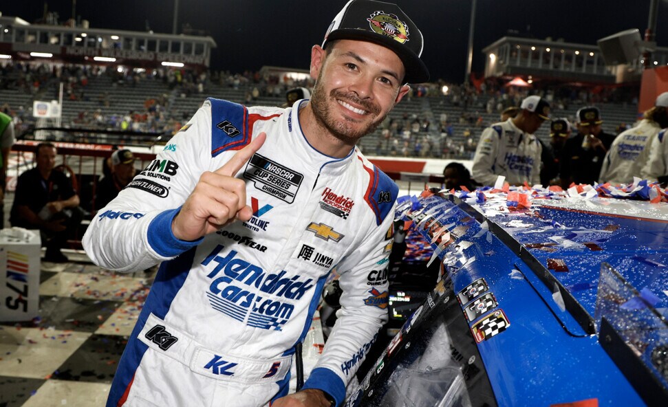 Nascar: Larson vince nel trionfo di North Wilkesboro