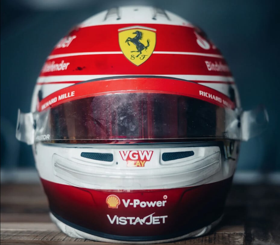 Leclerc, tuta e casco in vendita per aiutare l'Emilia Romagna