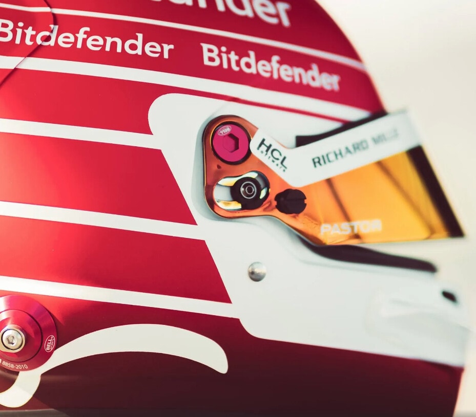 Leclerc, tuta e casco in vendita per aiutare l'Emilia Romagna