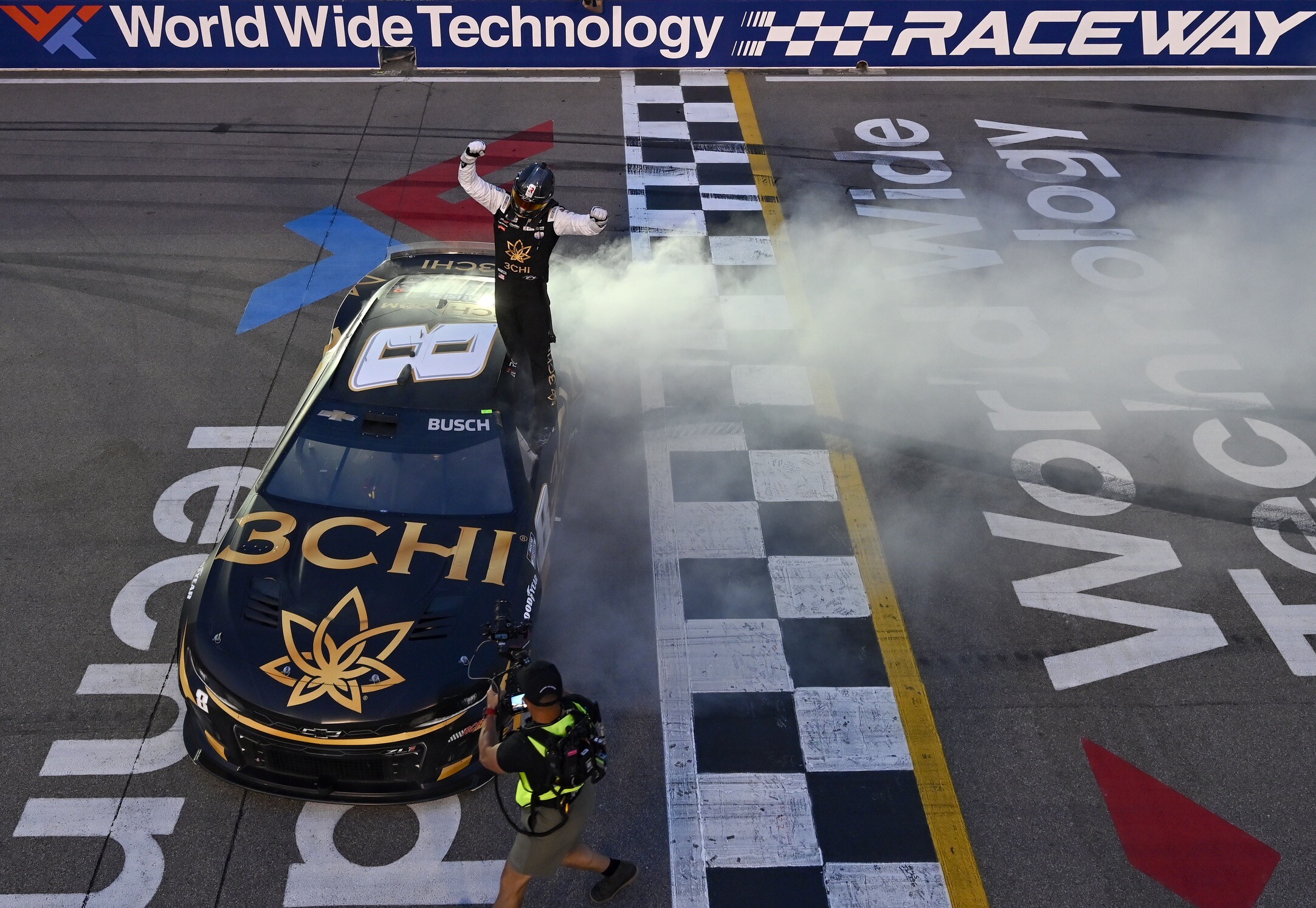 Nascar: terza vittoria dell'anno per Kyle Busch a Gateway