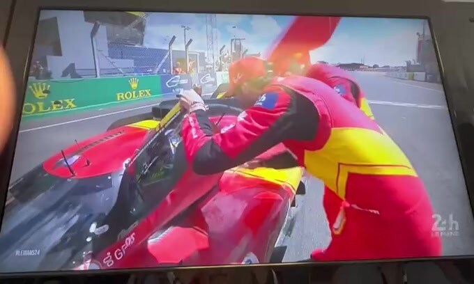 Le Mans, la Ferrari taglia per prima il traguardo