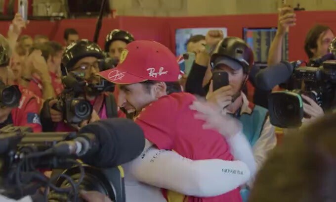 Ferrari vince Le Mans, la gioia di Elkann