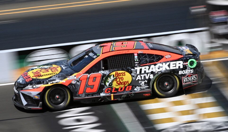 Nascar: Martin Truex di prepotenza a Sonoma