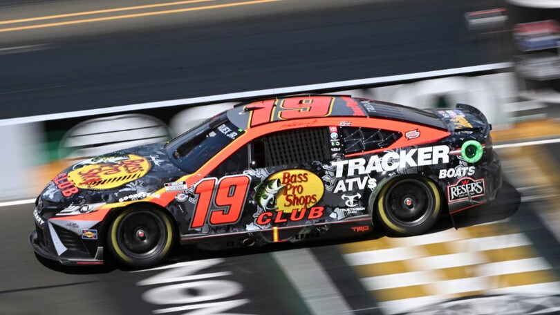 Nascar: Martin Truex di prepotenza a Sonoma