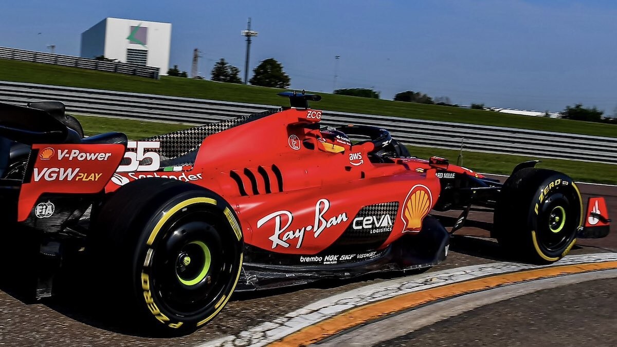 Ferrari, filming day a Fiorano: Sainz e Leclerc in azione
