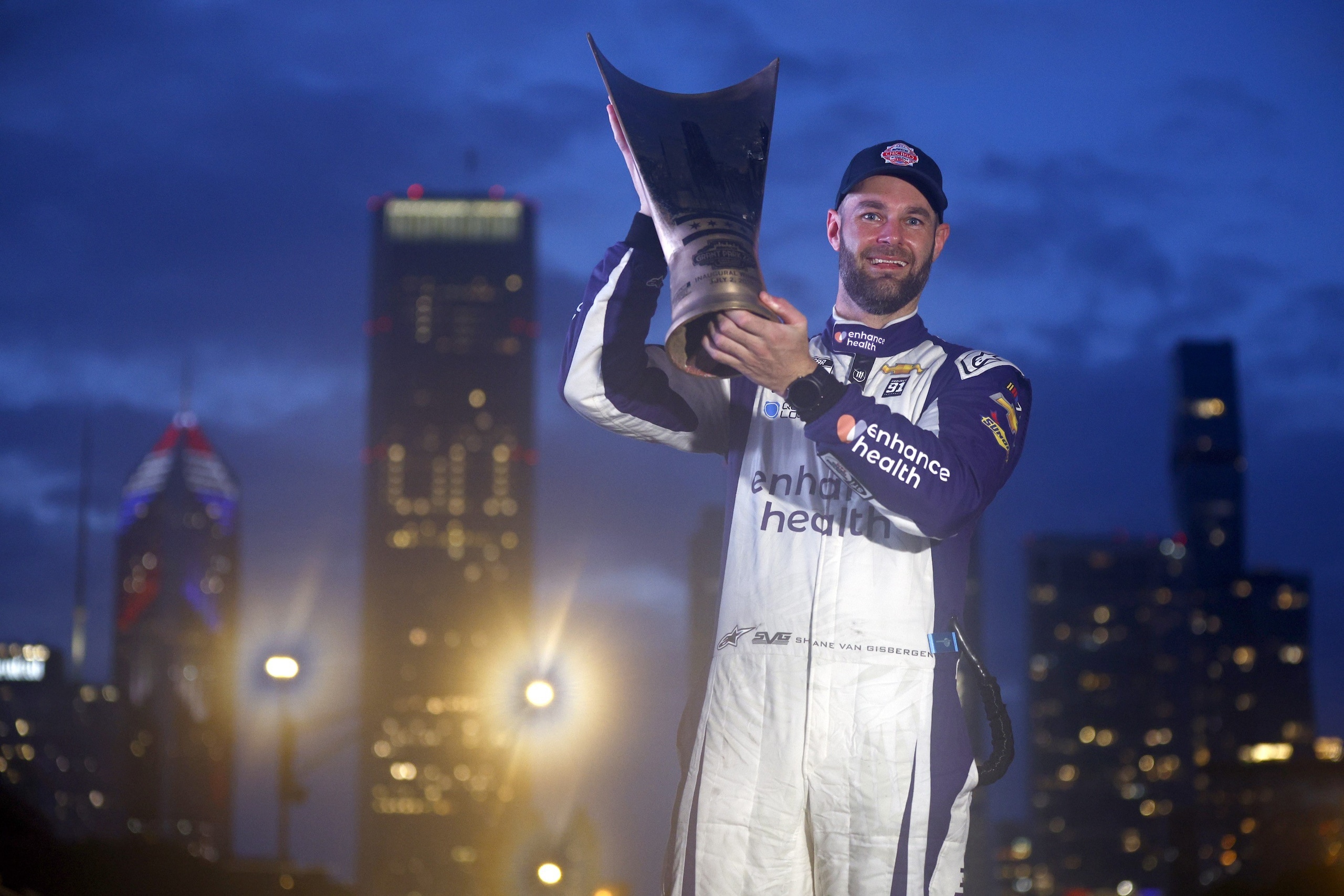 Nascar: Van Gisbergen fa il colpaccio a Chicago