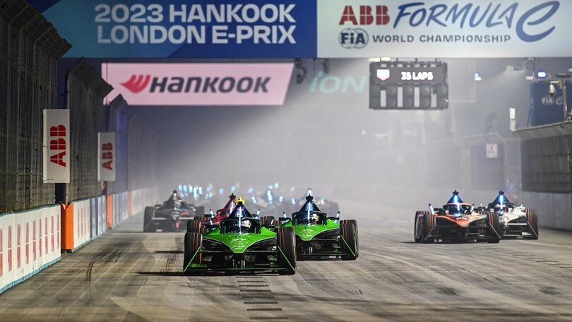 ePrix Londra, gara-2 "fiume" è dominata da Cassidy, Envision campione