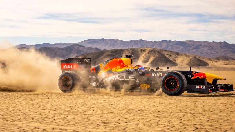 Red Bull, sfida in off-road a Las Vegas con Perez e la RB7
