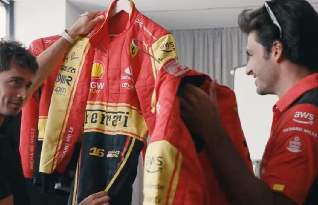 Ferrari, Leclerc e Sainz svelano le tute speciali per Monza