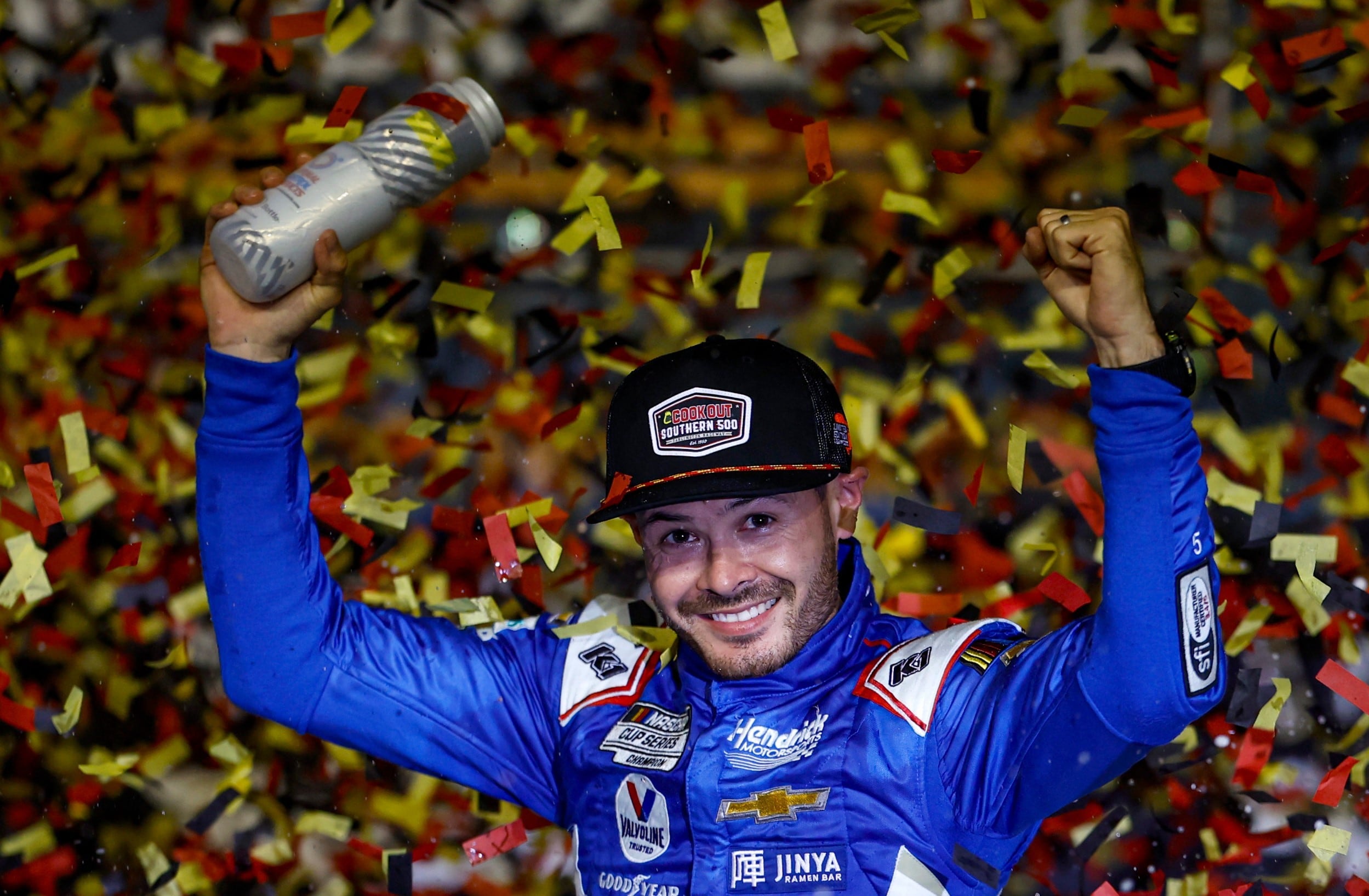 Nascar: a Darlington Larson recupera e vince