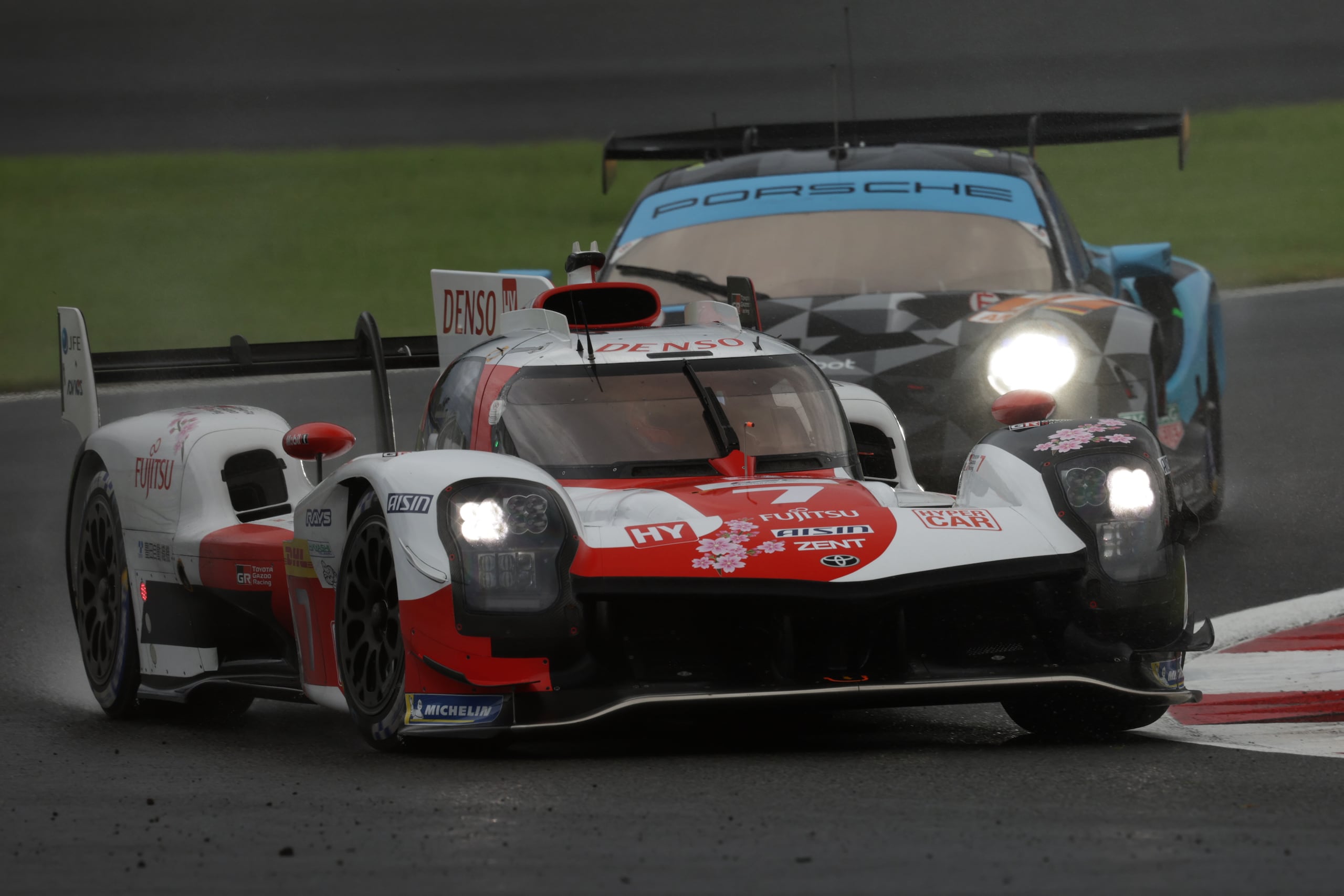 Toyota si prende la pole a Fuji, Ferrari indietro