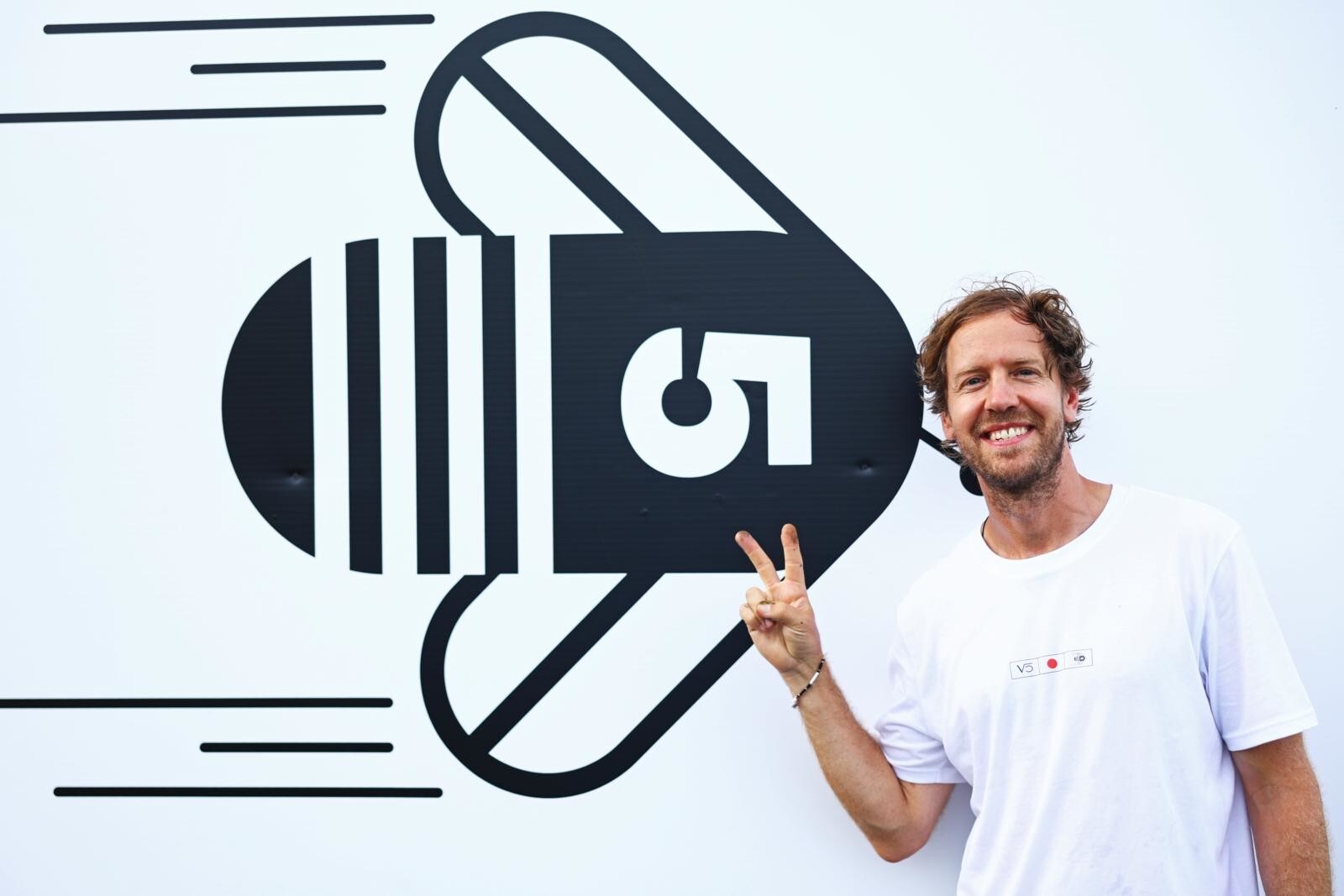 Seb Vettel e il futuro dell'uomo che passa dalle api