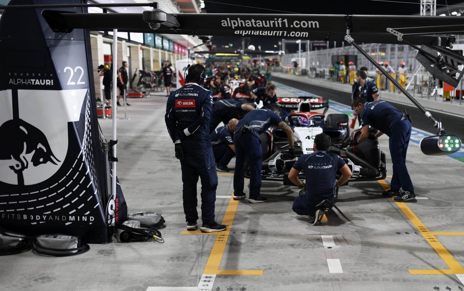 GP Qatar: problemi per le Pirelli, ipotesi 3 soste obbligatorie