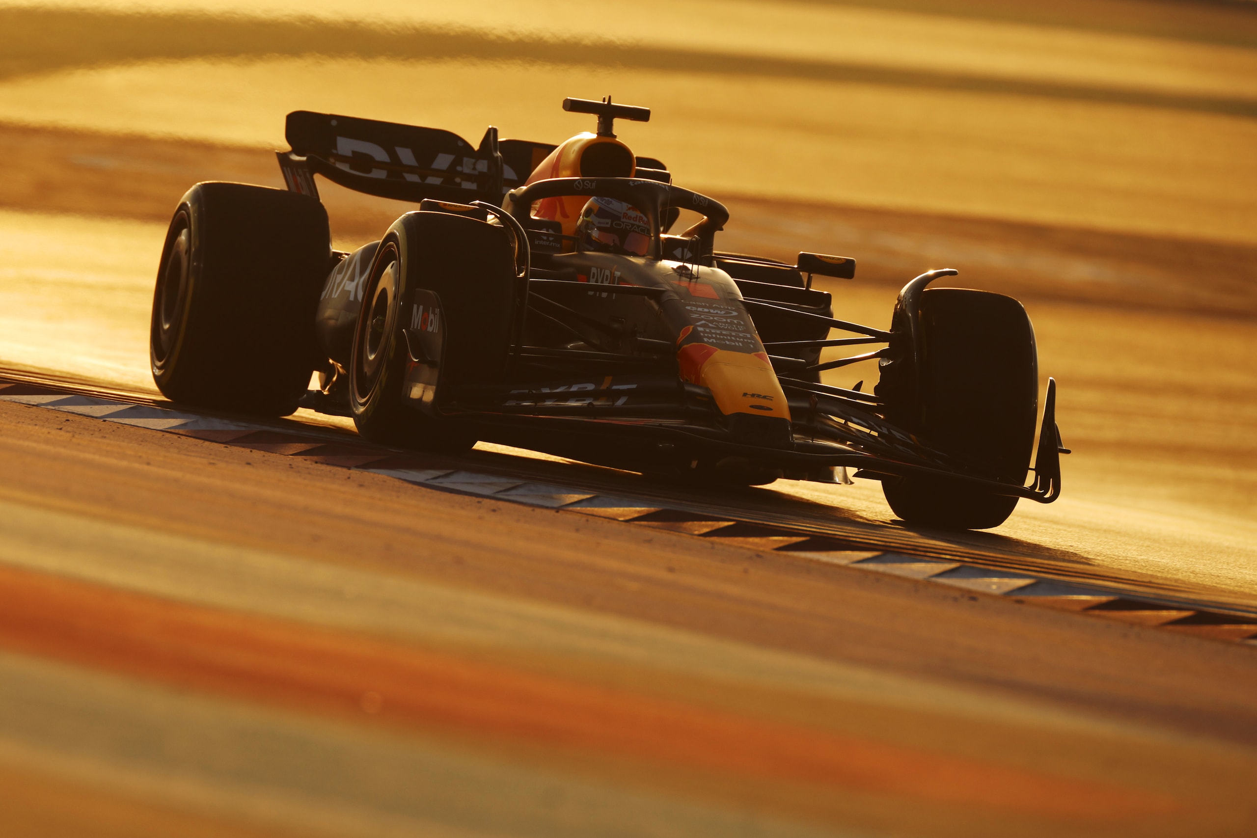 Verstappen: "Annata incredibile, stupendo lavorare con un team così