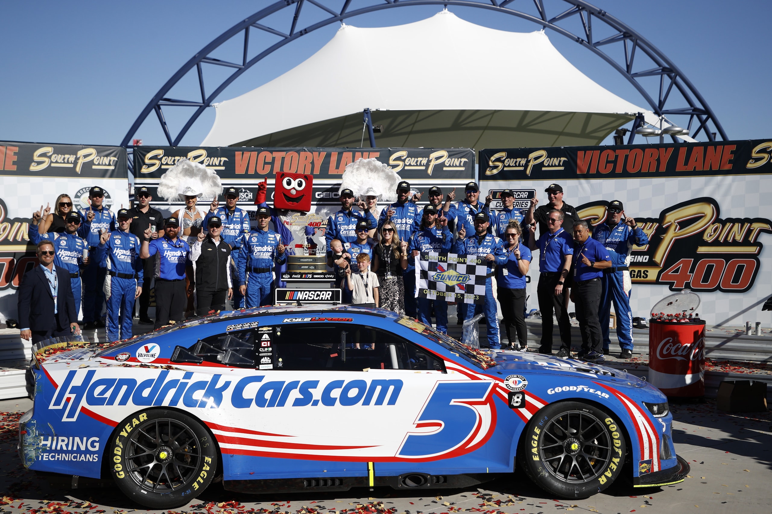 Nascar: a Las Vegas Larson stacca il biglietto per la finale