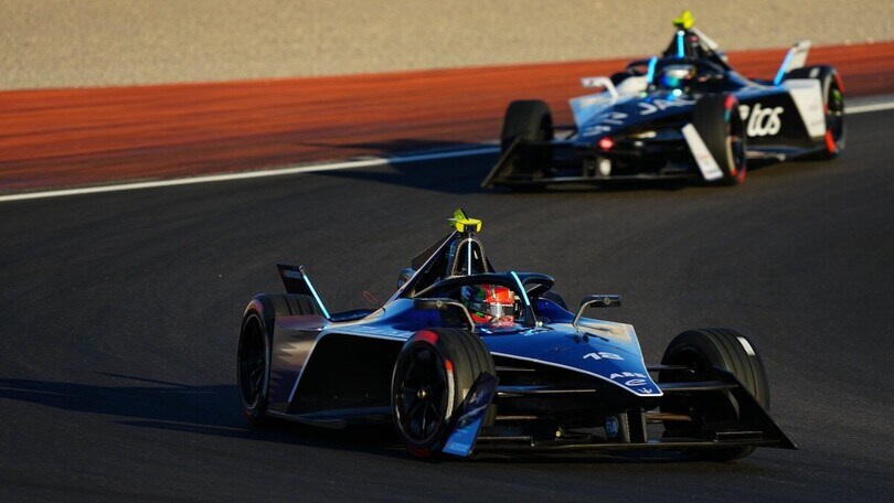 Test Formula E, un incendio ai box condiziona la prima giornata