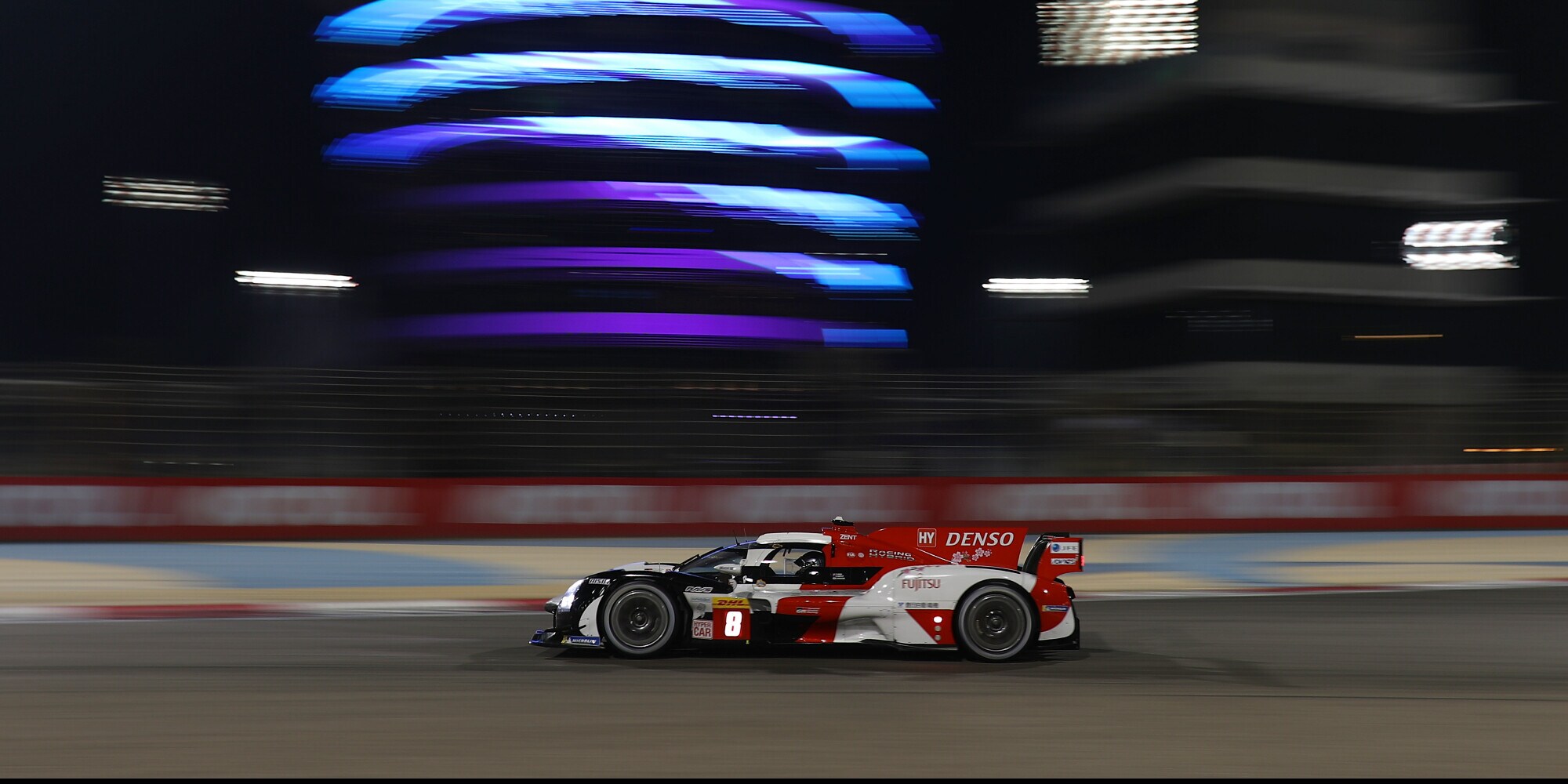 WEC Bahrain: Toyota domina le qualifiche, lontane le Ferrari
