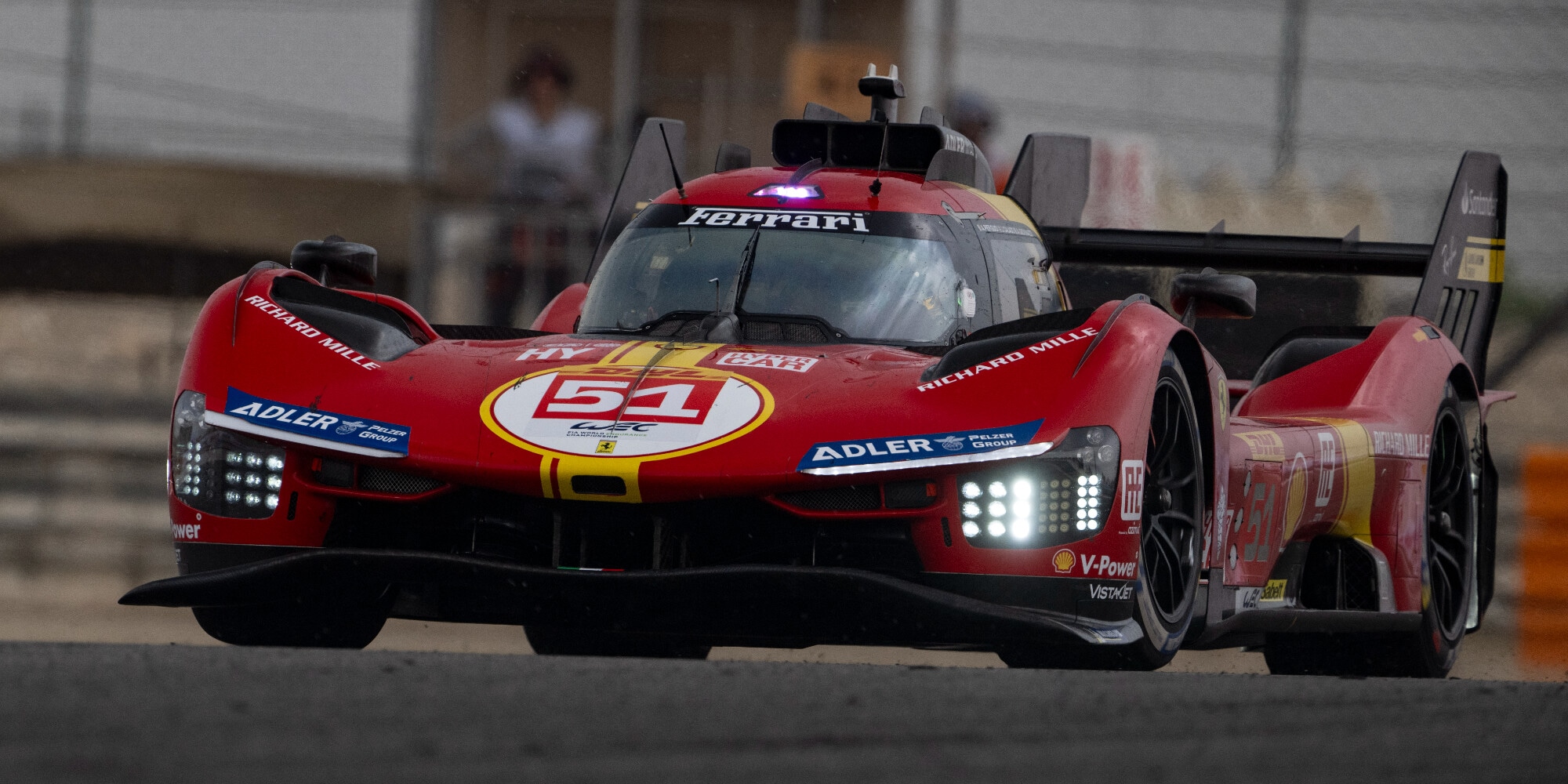WEC Bahrain, caos al via: Toyota in testacoda, ne approfittano le Ferrari