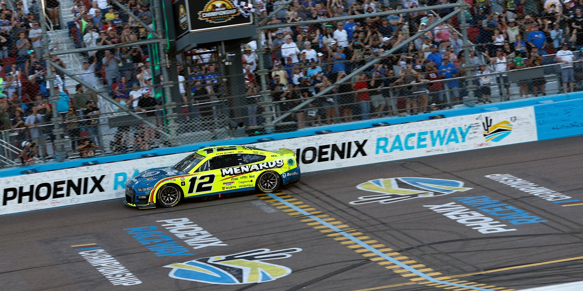 NASCAR: Chastain vince a Phoenix, Blaney è campione