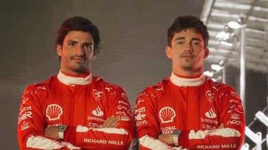 Ferrari presenta le nuove tute per il GP di Las Vegas