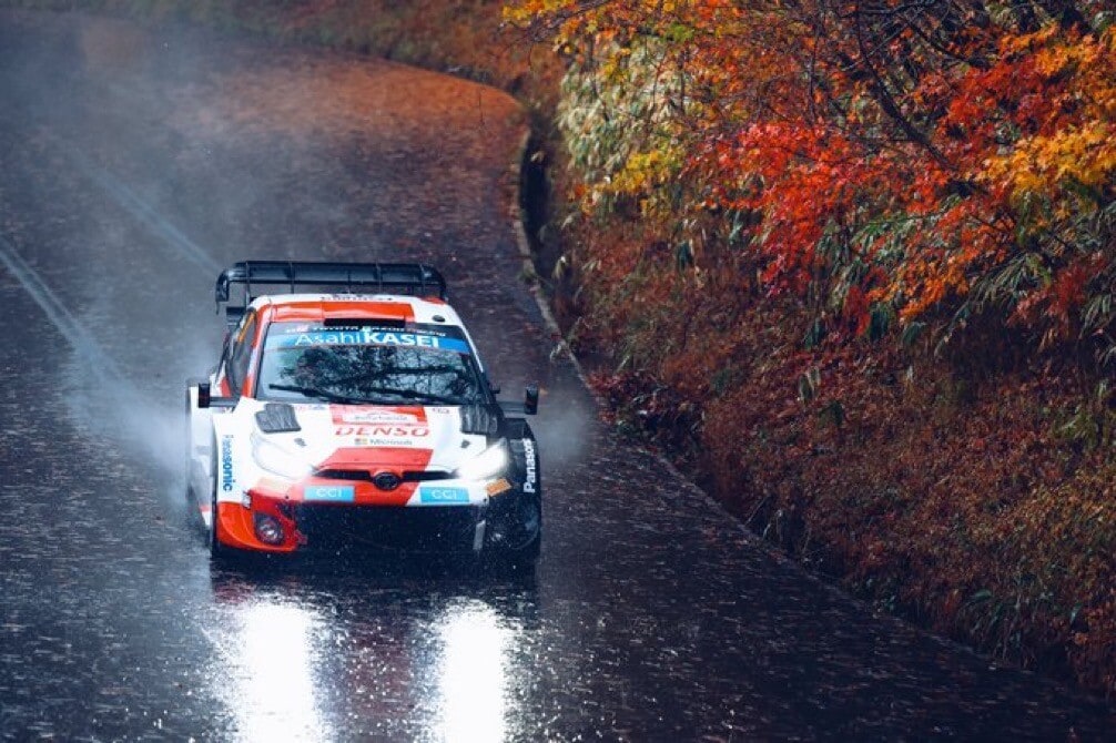 WRC, Evans guida la tripletta Toyota in Giappone