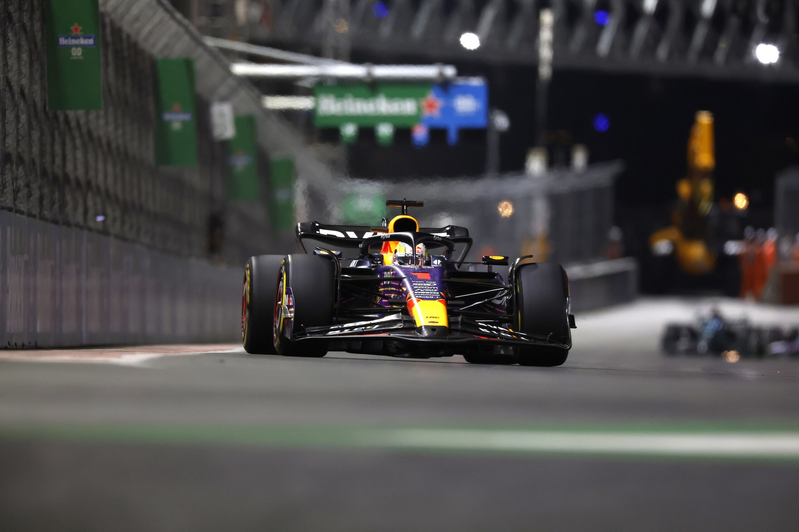 GP Las Vegas: vince Verstappen, uno strepitoso Leclerc è 2°