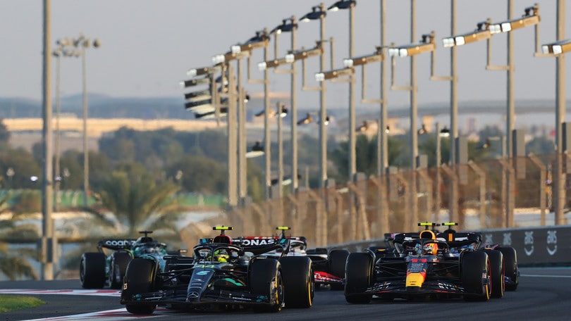 Hamilton: Red Bull? Curioso sì, ma non aggiungerebbe poi molto