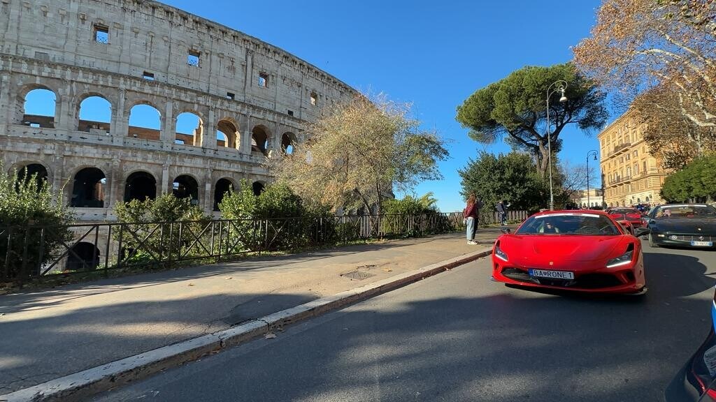 Ferrari Club Passione Rossa, il tour di Roma per regalare sorrisi ai bambini