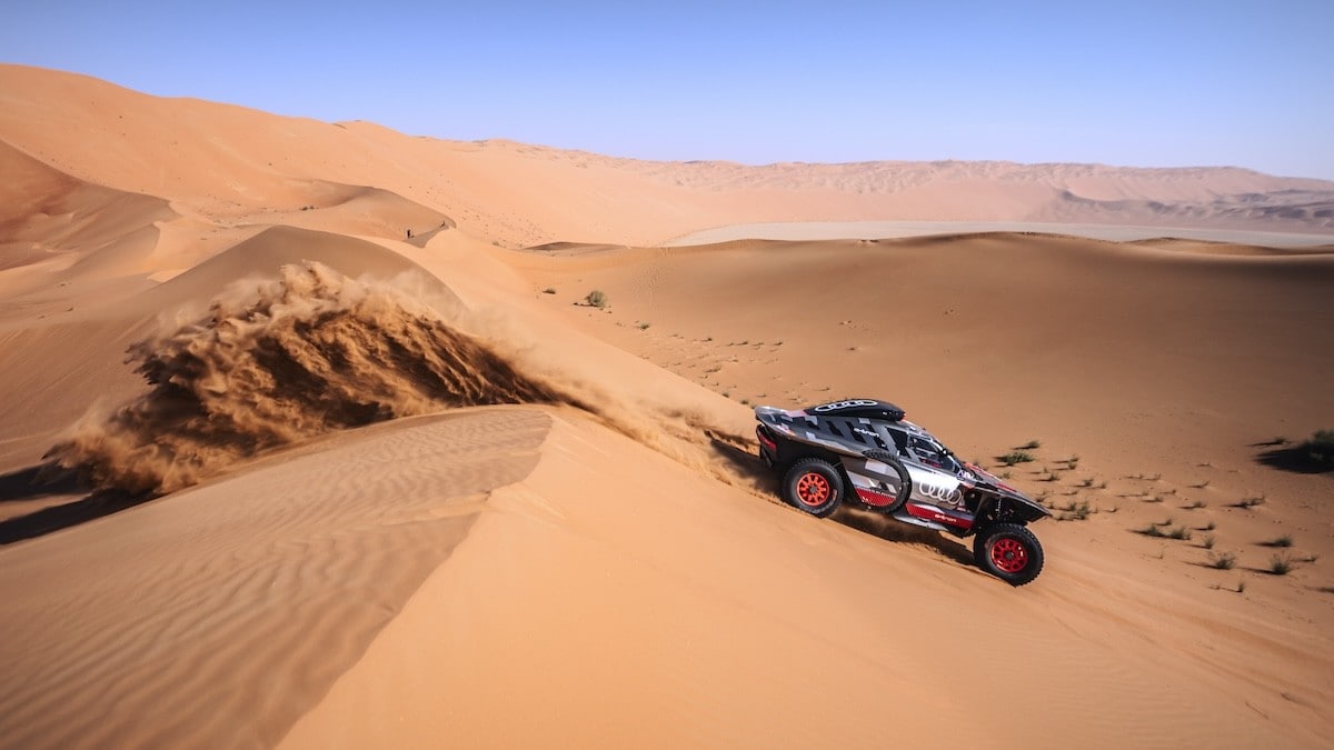 Dakar, speciale 48 ore: Sainz in testa a metà prova, Al Rajhi abbandona