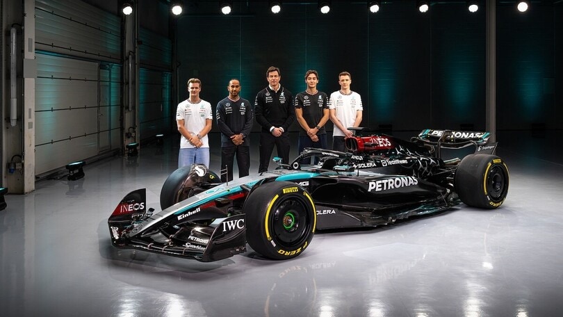 Mercedes W15, costretta a cambiare tutto: ecco come