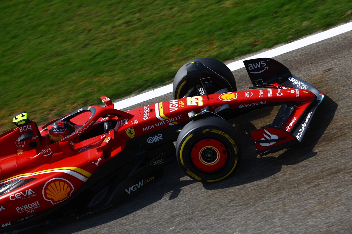 Test Bahrain, day-3, metà giornata: super Ferrari con Sainz che precede Perez