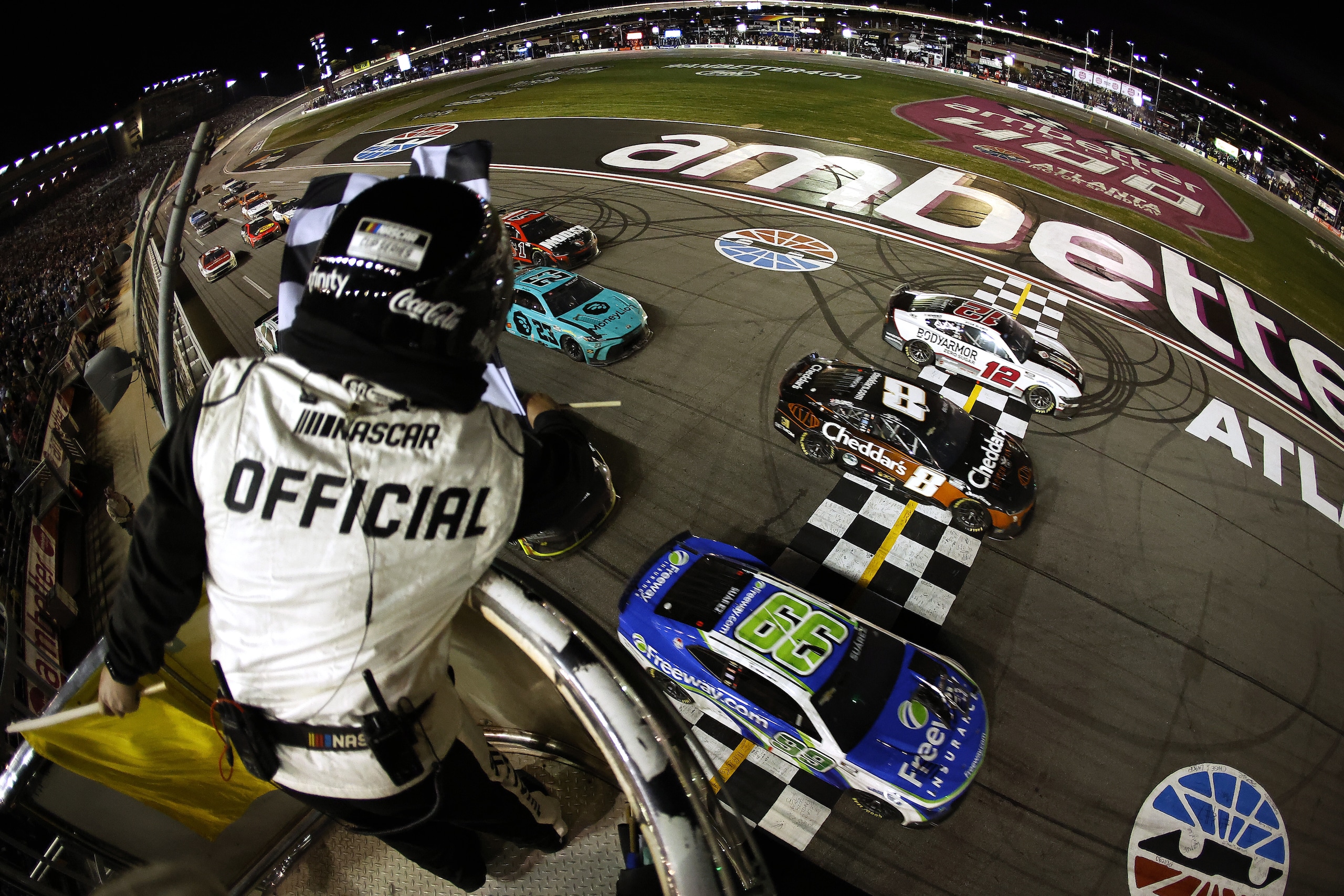 Nascar: ad Atlanta Suarez vince una volata straordinaria