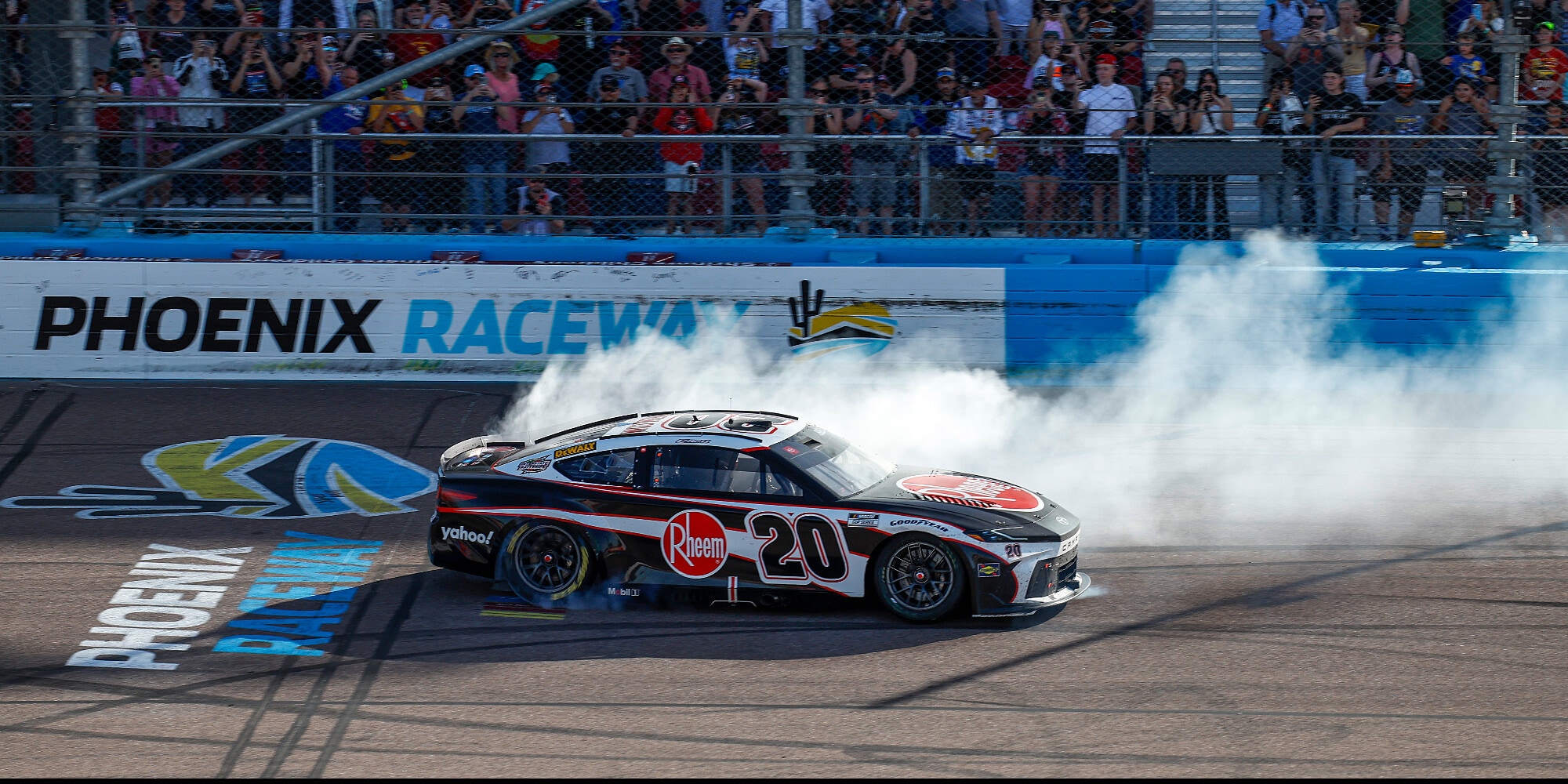 NASCAR: Bell timbra il cartellino a Phoenix