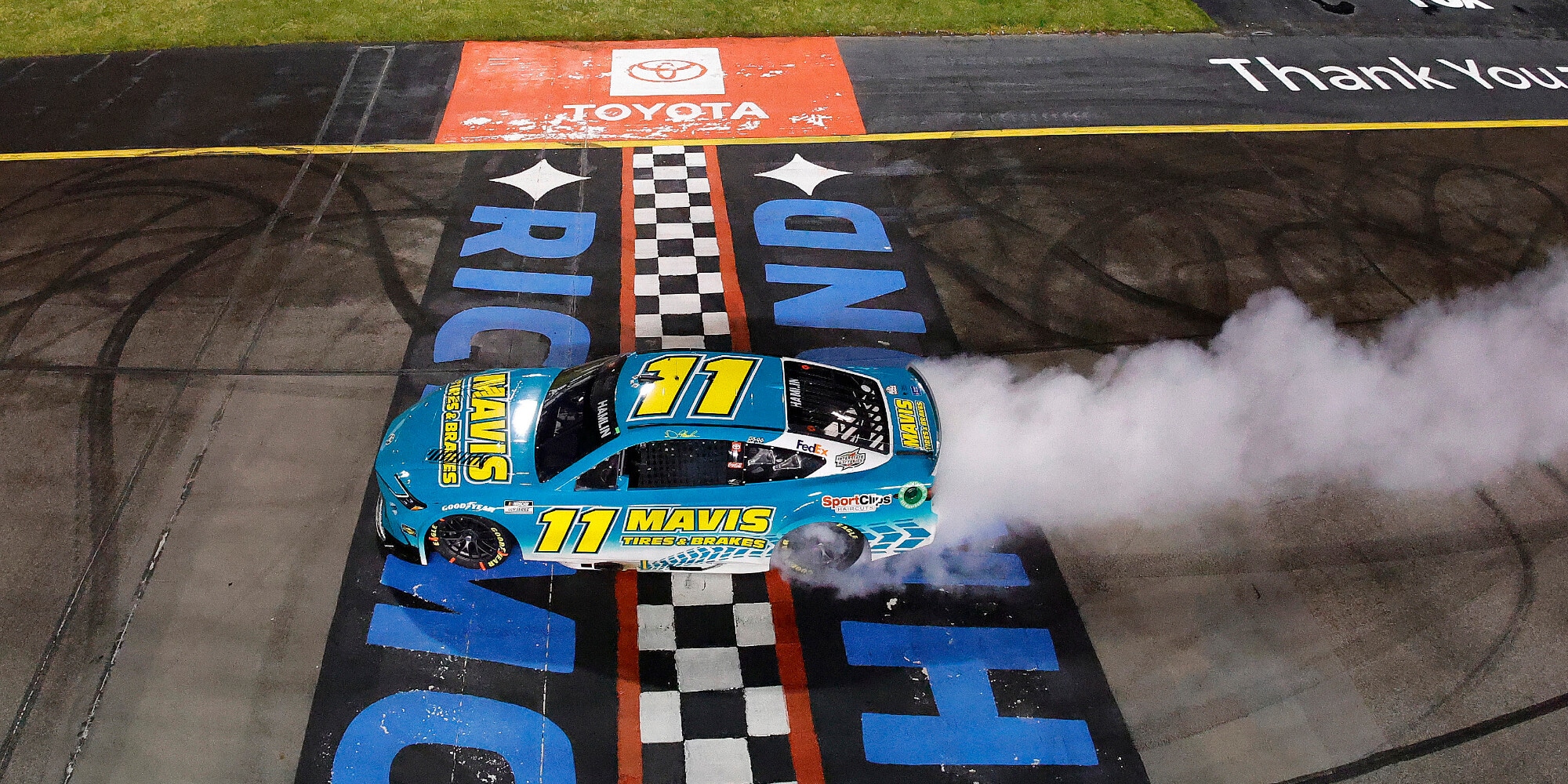 Nascar: Hamlin vince a Richmond, sosta fatale per Truex