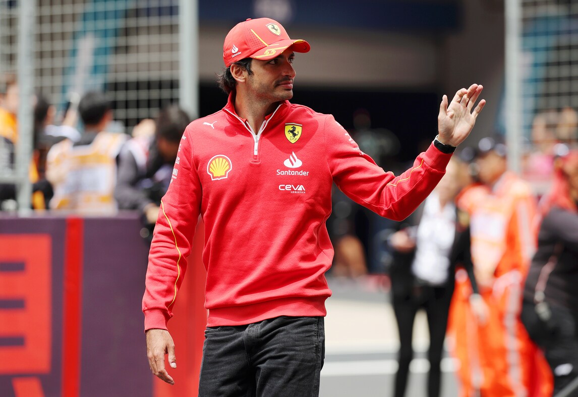 Sainz: "Ferrari molto lenta e lontana dalla Red Bull, aspettiamo gli aggiornamenti"