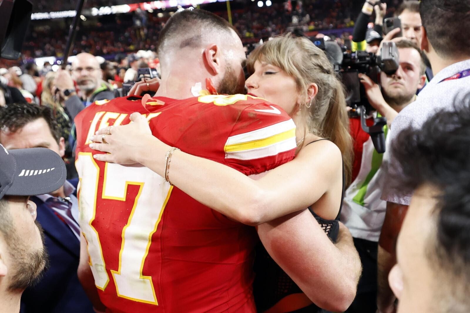 Taylor Swift: chi è la famosissima cantante che avrebbe avuto un flirt con Alonso