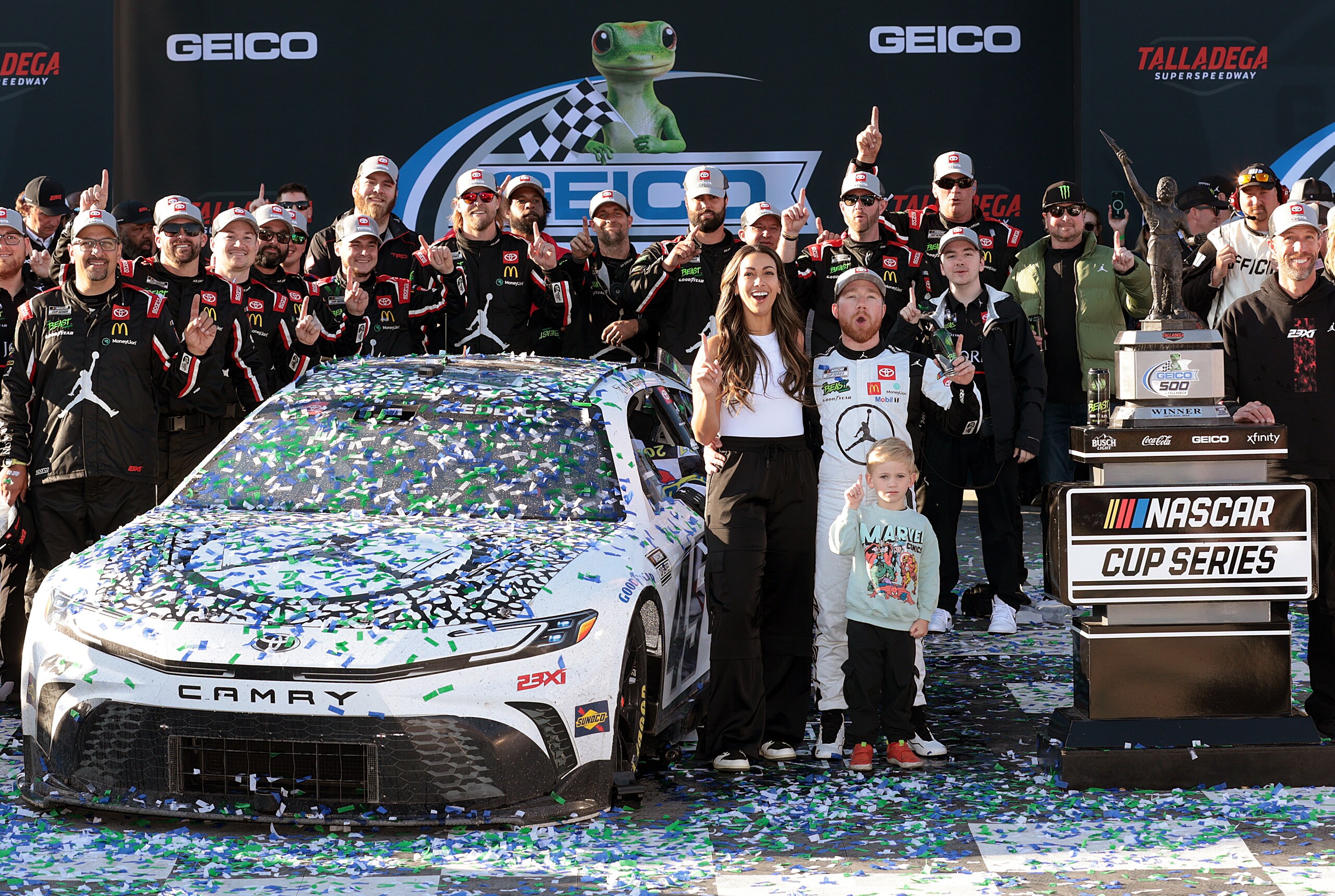 Nascar: Reddick regala a Jordan la vittoria